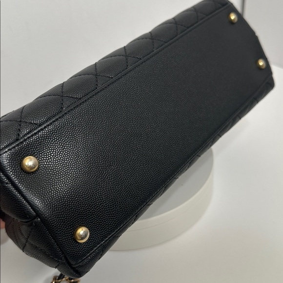 💯Authentic Chanel Black Quilted Shoulder Bag with Gold Accents🍀 - Picture 7 of 17